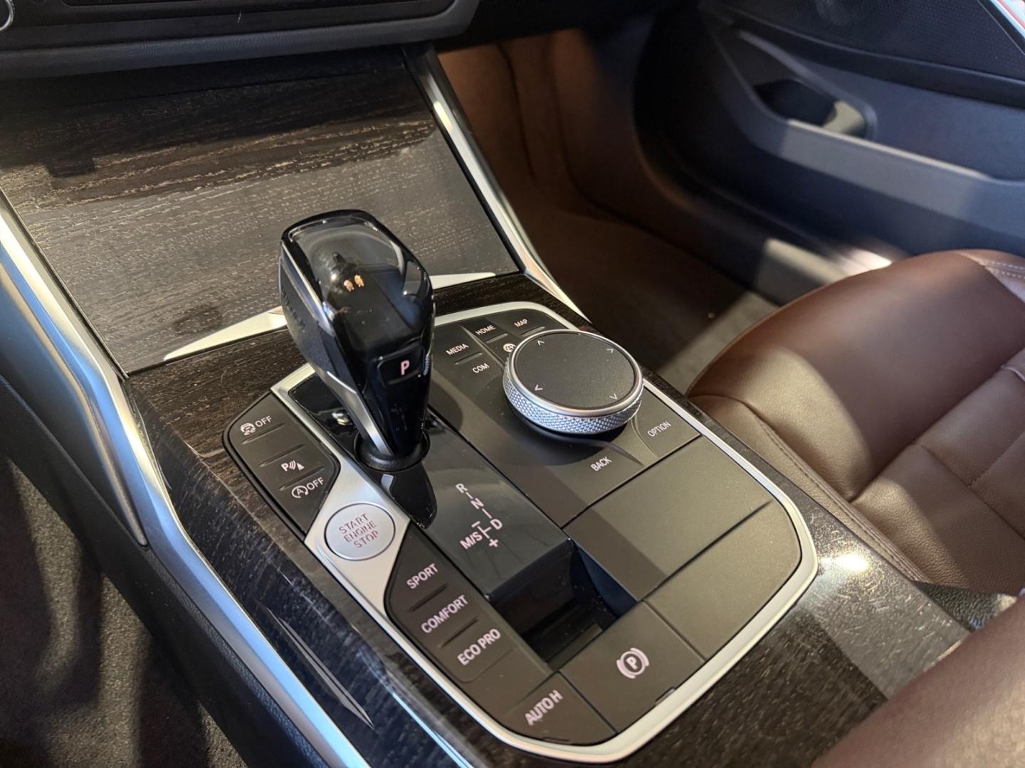 BMW 318 i Touring Luxury Line*AUTOMATIK*LED*PDC*KAME