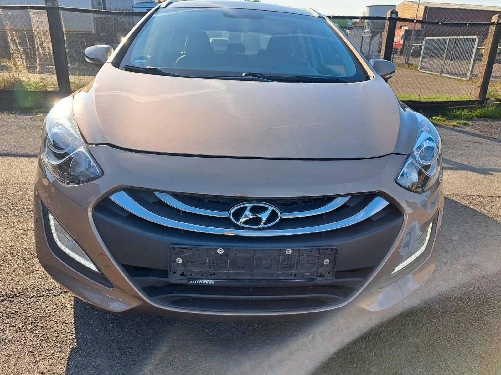 Hyundai i30 cw Classic/Kamera/Klimaautom/Cruise/LM/MFL