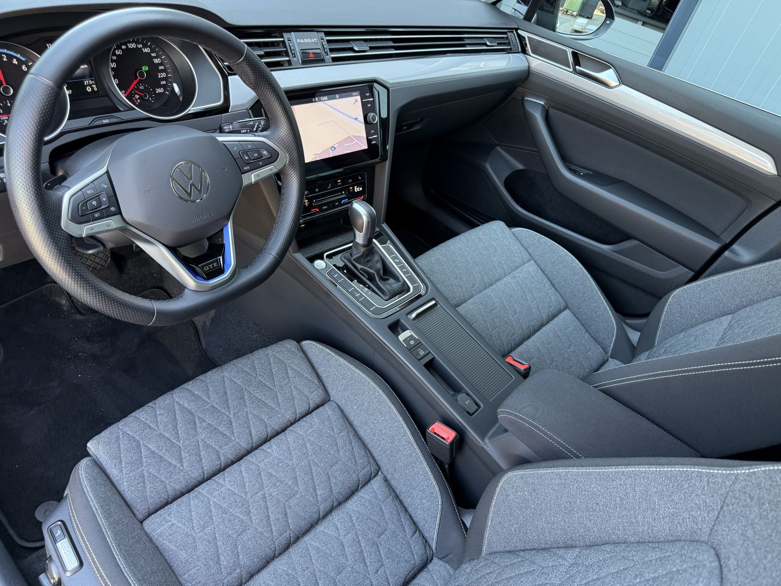 Fahrzeugabbildung Volkswagen Passat Variant 1.4 GTE+NAV+IQ-LIGHT+ACC+AHK+SHZ
