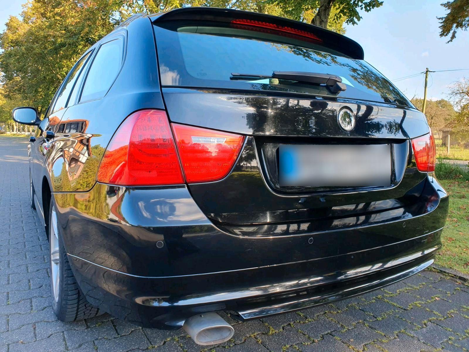 BMW 320 2011 — interior