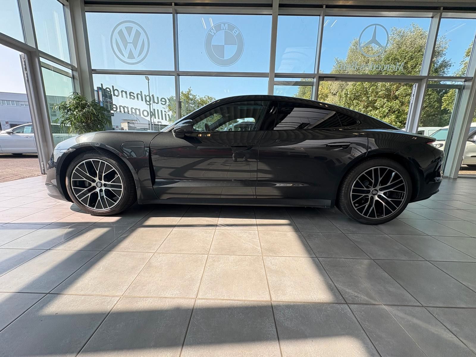 Fahrzeugabbildung Porsche Taycan performance 84 kwh, pano,volleder, memory