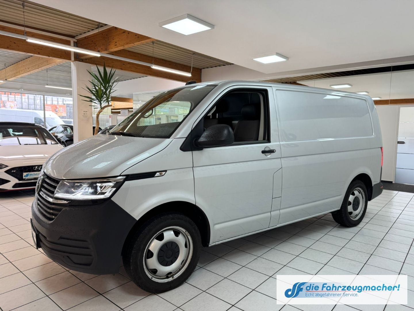 Fahrzeugabbildung Volkswagen Transporter T6.1 Kasten FWD Navi LED *EXPORT
