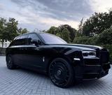 Rolls-Royce CULLINAN BLACKPACK MANSORY TIFFANY STARLIGHTFULL - scheckheftgepflegte Rolls-Royce Cullinan