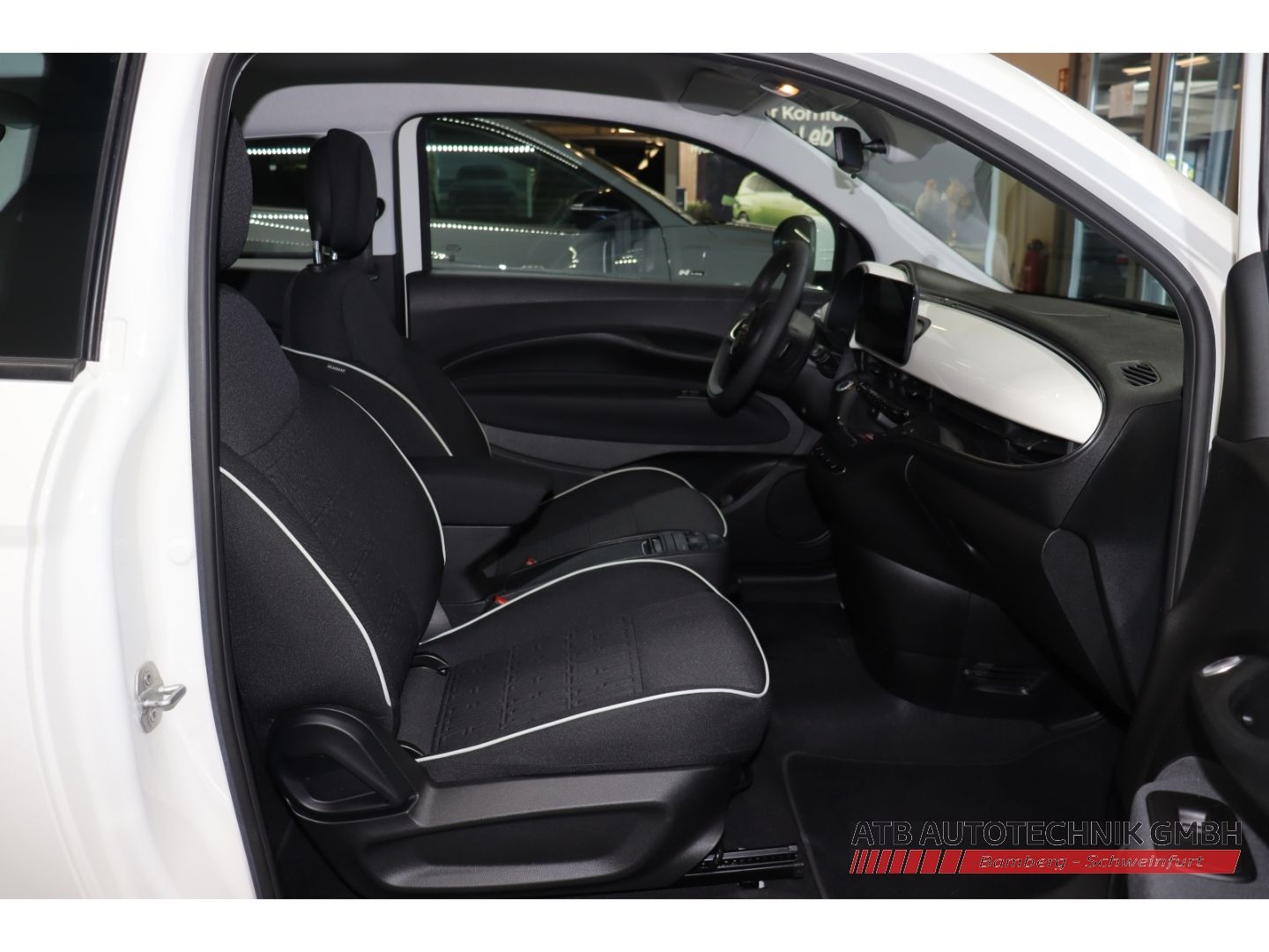 Fahrzeugabbildung Fiat 500e Komfortpaket 42kWh 93,5% SOH Apple CarPlay