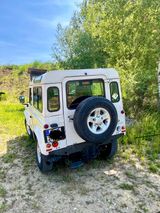 Land Rover Defender 90 TD4 Station Wagon E E - Land Rover Defender mit Diesel-Antrieb: Geländewagen