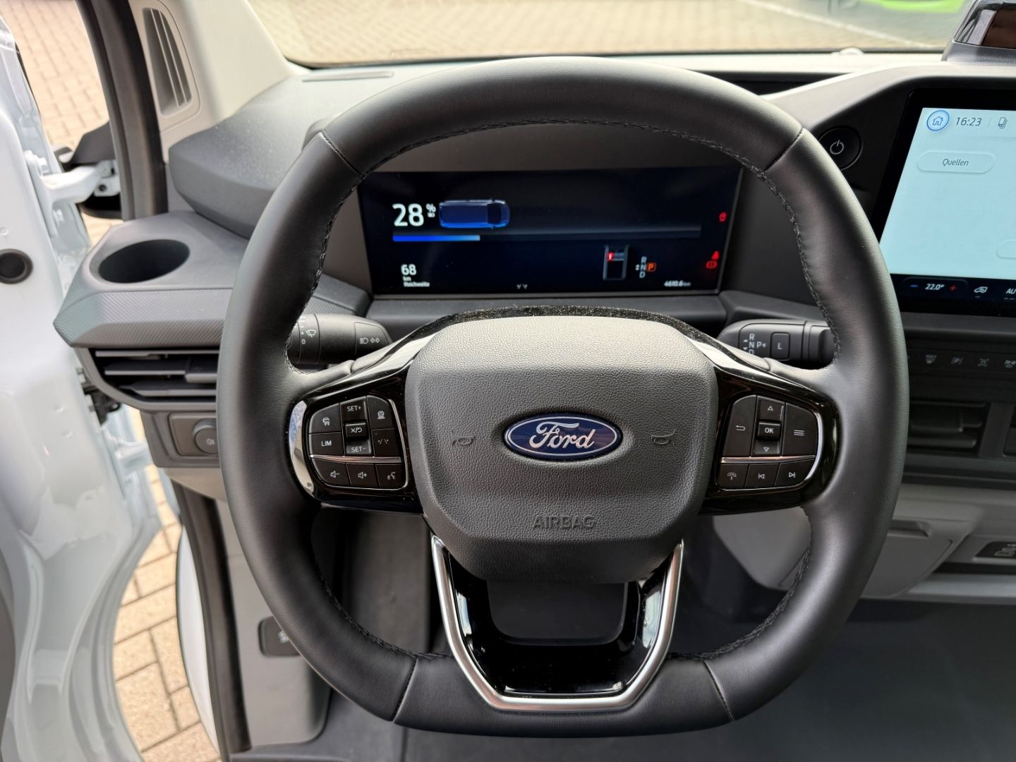 Fahrzeugabbildung Ford Transit Custom RWD E-Transit Kasten 320 L1 Trend
