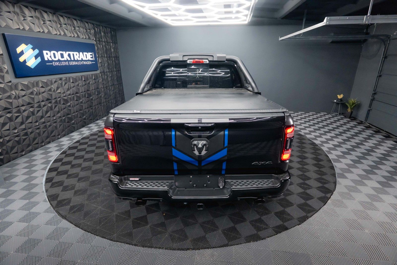 Fahrzeugabbildung Dodge RAM 5.7 V8 HEMI 4x4 OFFROAD Night Unfallfrei LED
