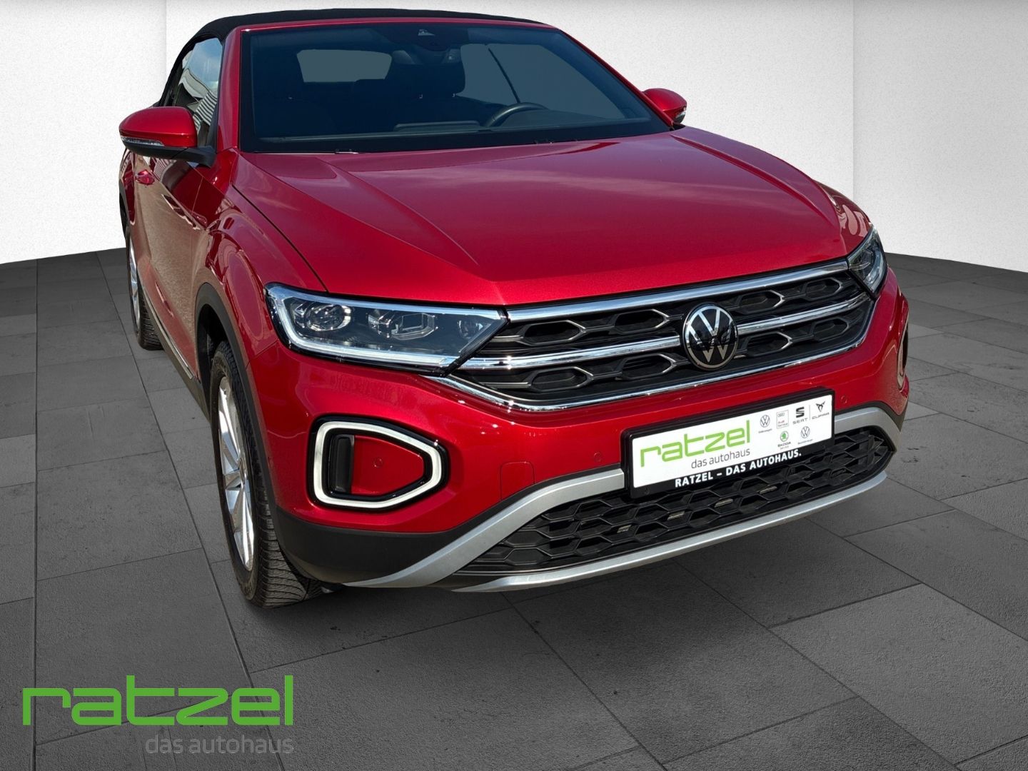 Fahrzeugabbildung Volkswagen T-Roc Cabriolet STYLE 1.5 TSI StandHZG Navi Digi