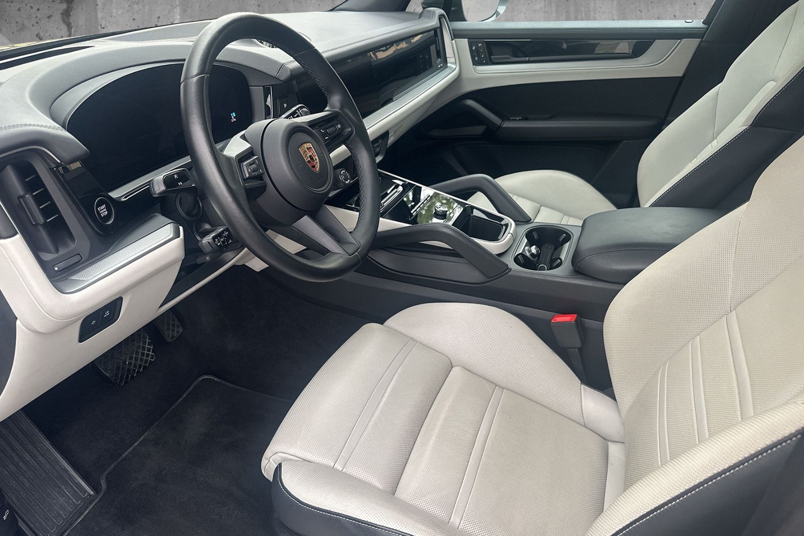 Fahrzeugabbildung Porsche Cayenne*Sport Design*Pano*360° Kam*Bose*Head-Up