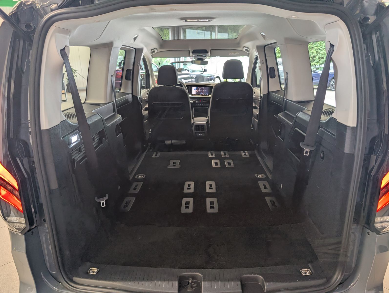 Fahrzeugabbildung Ford Grand Tourneo L2 Active 7-Sitz Bi-LED Pano AHK