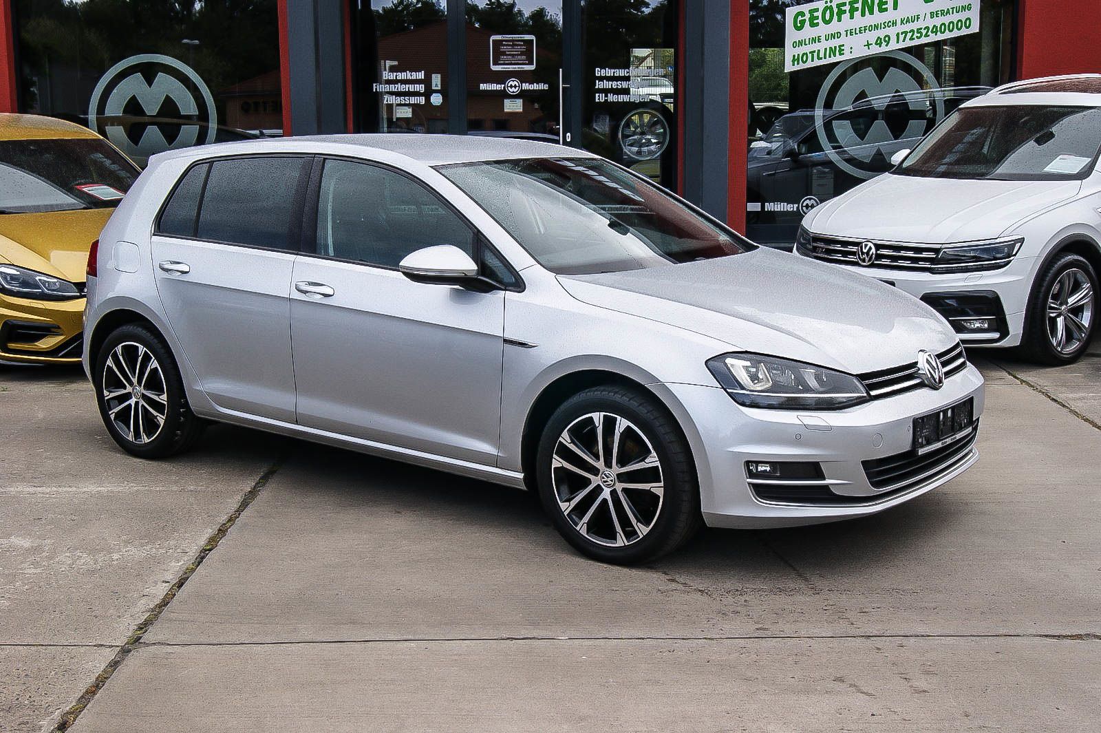 Fahrzeugabbildung Volkswagen Golf VII 1.6 TDI Lounge Bi-XENON NAVIGATION PDC