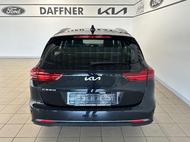 Fahrzeugabbildung Kia Ceed_sw Vision 1.4 LaneASS SHZ Navi DAB Tempomat