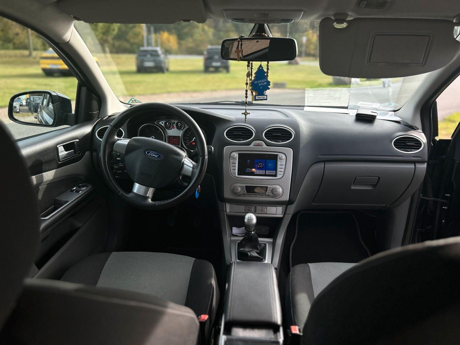 Ford Focus 2010 — photo 11