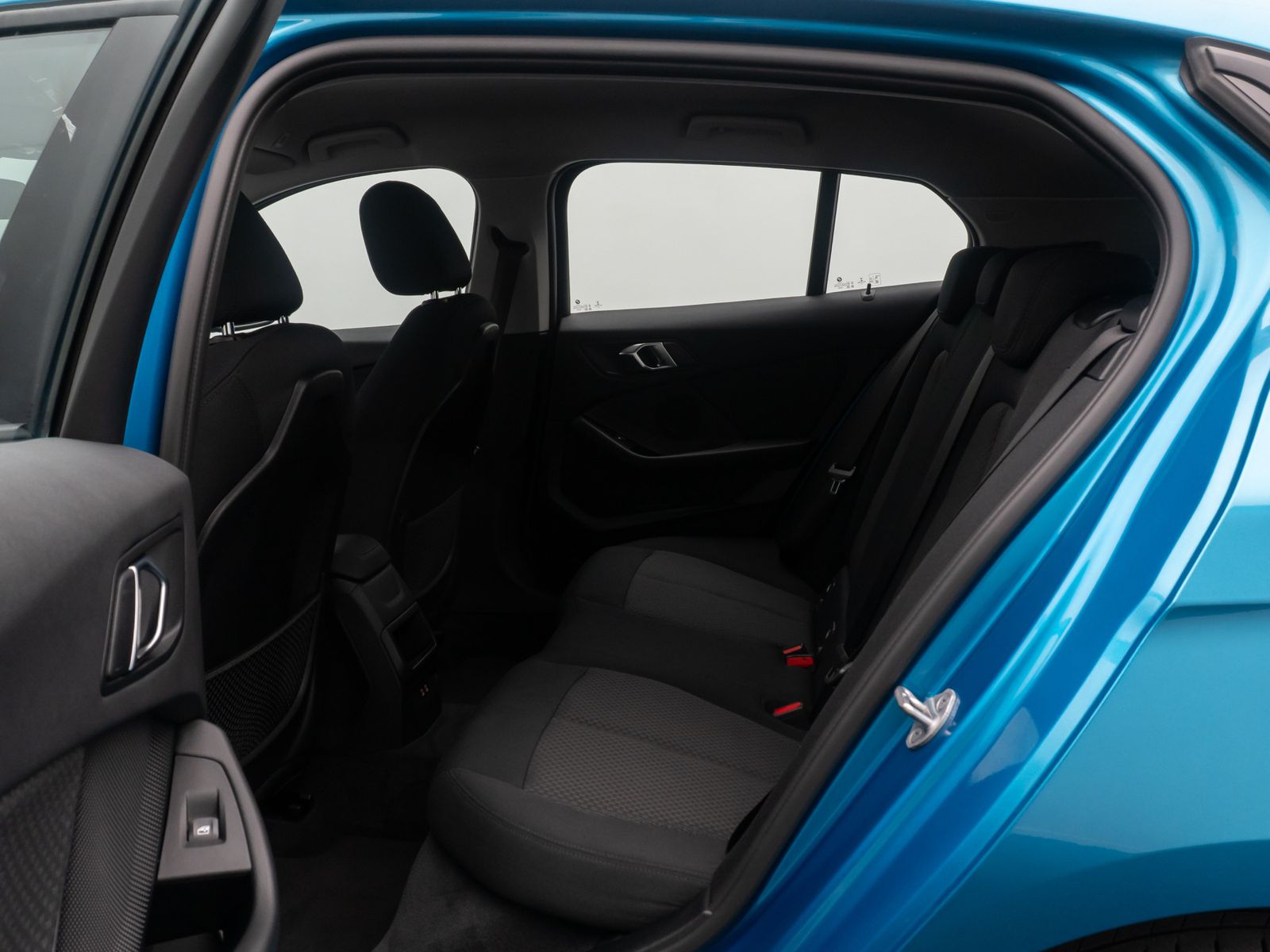 Fahrzeugabbildung BMW 118i Advantage PDC LED GeschwindigReg DAB WLAN