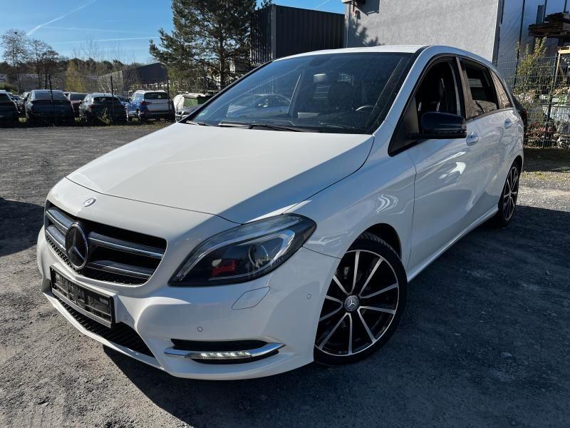 Mercedes-Benz B 180 NIGHT-P*NAVI*LEDER*XENON*INSPNEU*