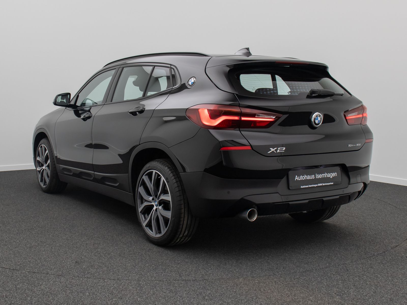 Fahrzeugabbildung BMW X2 sD18i Alarm HUD DAB Kamera HiFi Sportsitz 19"