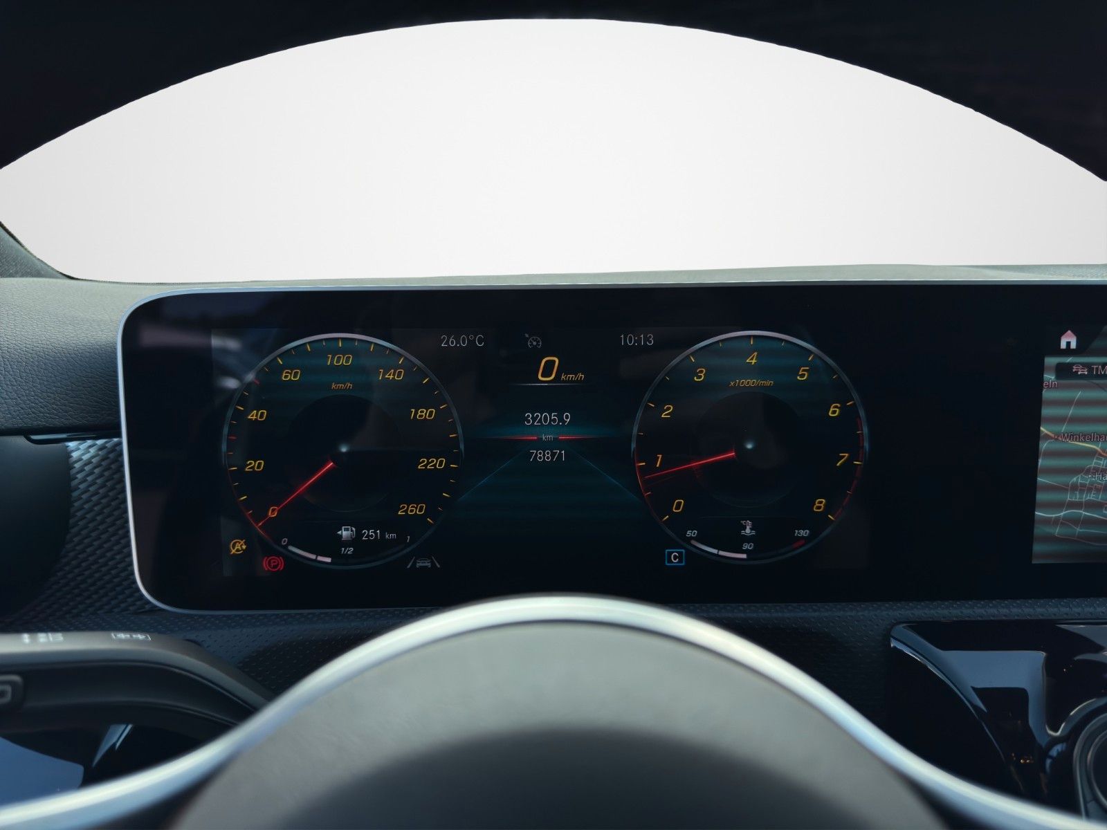 Fahrzeugabbildung Mercedes-Benz A200 SPORT PROGR PANO LED MBUX NAVI TEL LEDER