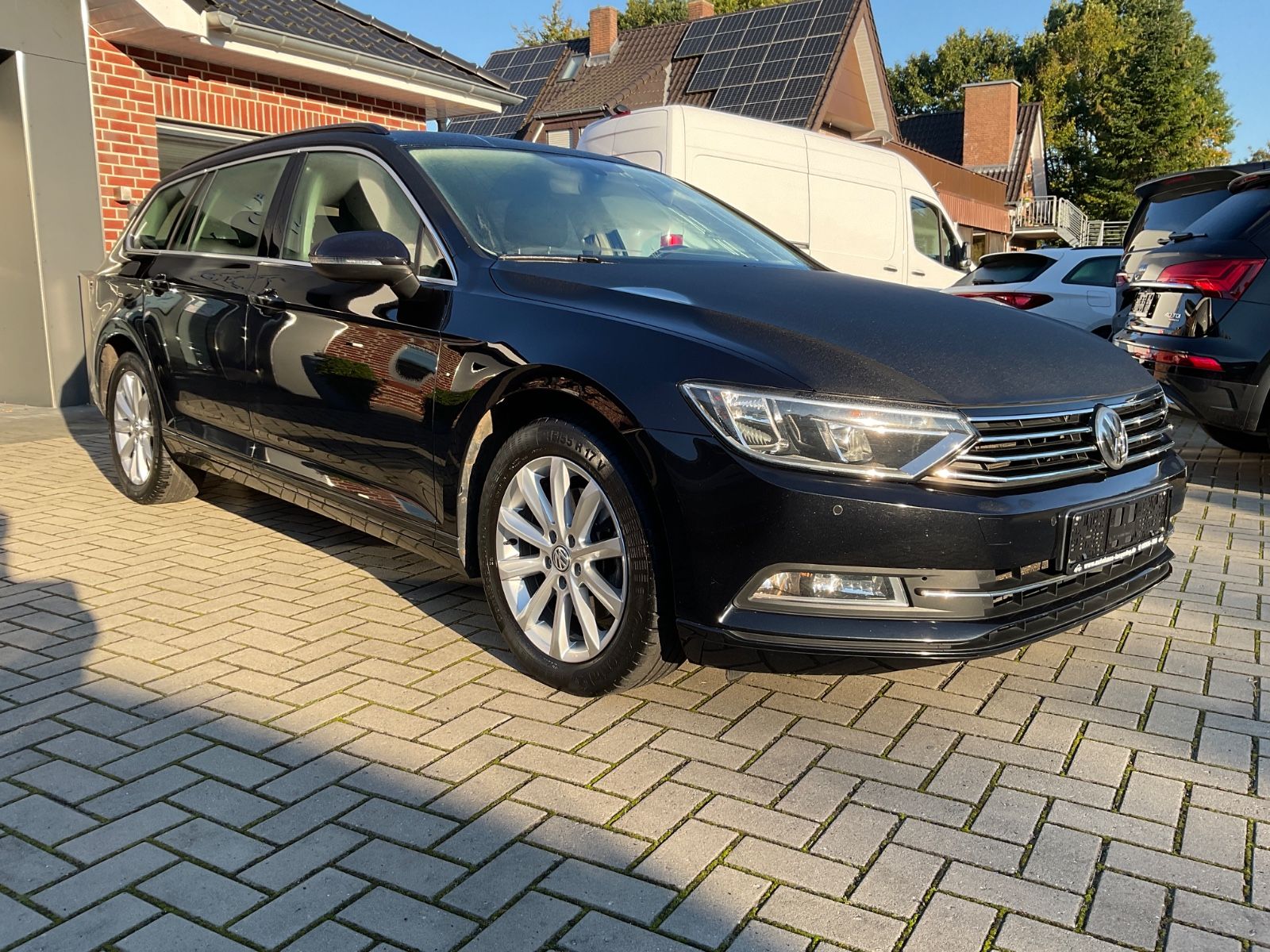 Fahrzeugabbildung Volkswagen Passat Variant 2.0 TDI DSG Comfort,AHK,Navi,ACC