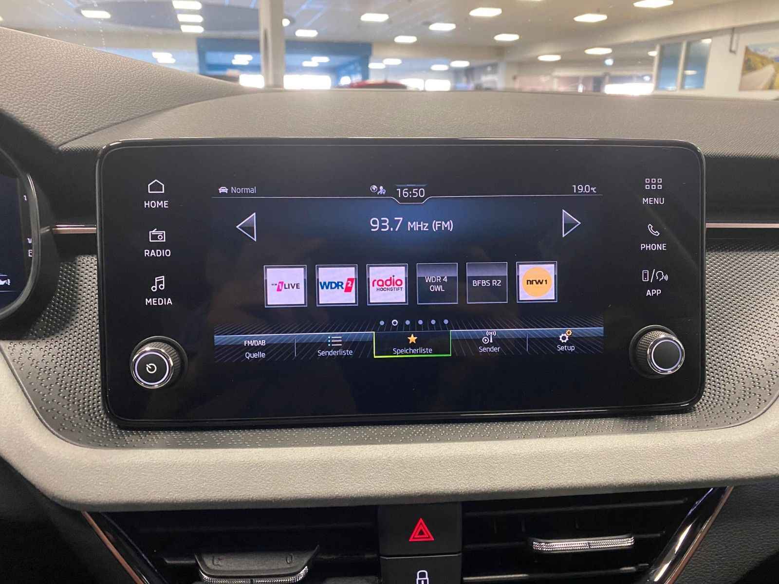 Fahrzeugabbildung SKODA Kamiq 1.0 TSI 85kW DSG Selection ACC+elek.Heck