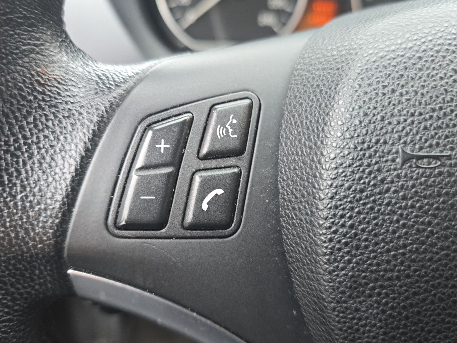 Fahrzeugabbildung BMW 118i 1 Limousine PDC+SHZ+TEMPOMAT+KLIMA