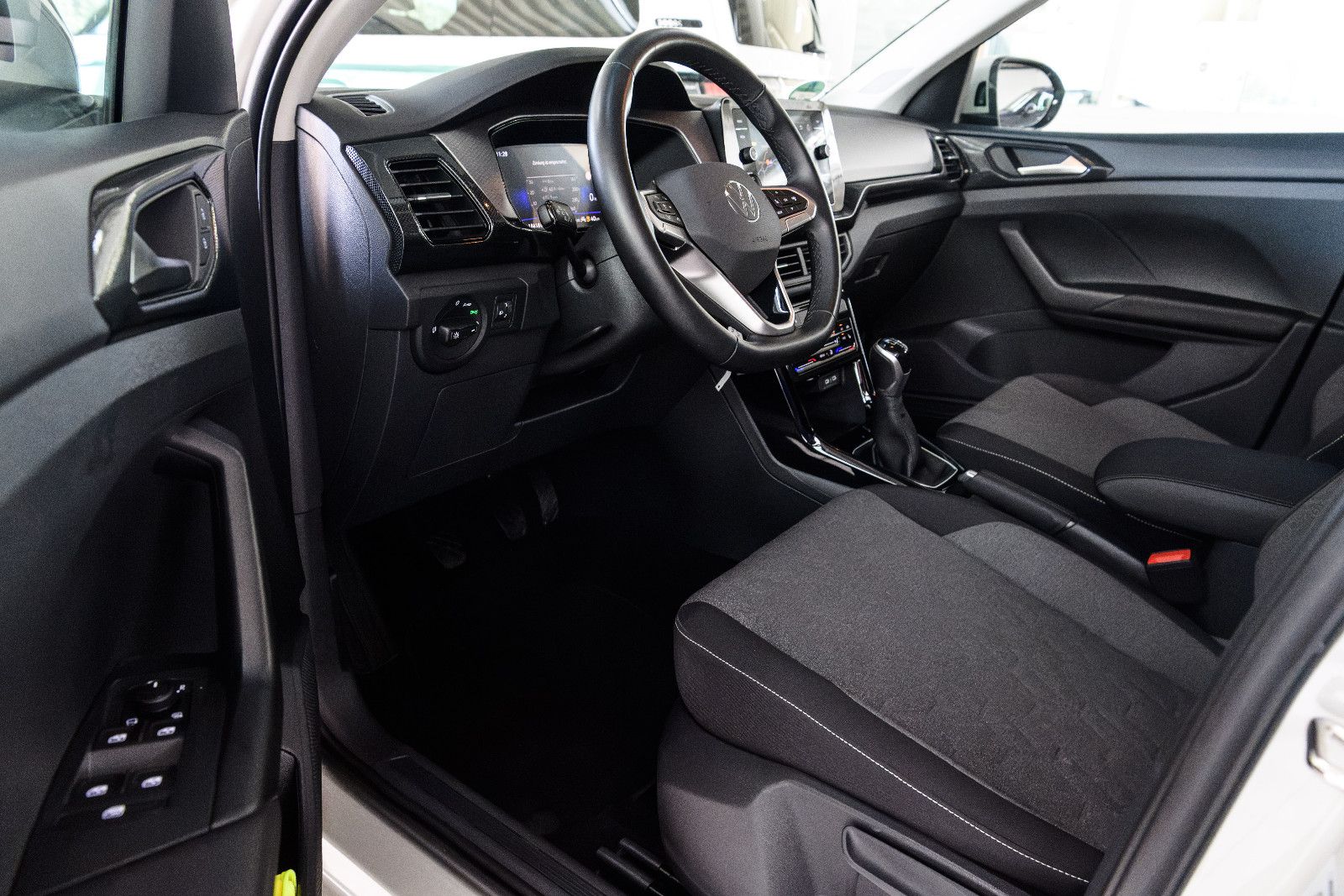 Fahrzeugabbildung Volkswagen T-Cross Life 1.0 TSI LED+KAMERA+NAVI+ACC+5 J.GAR