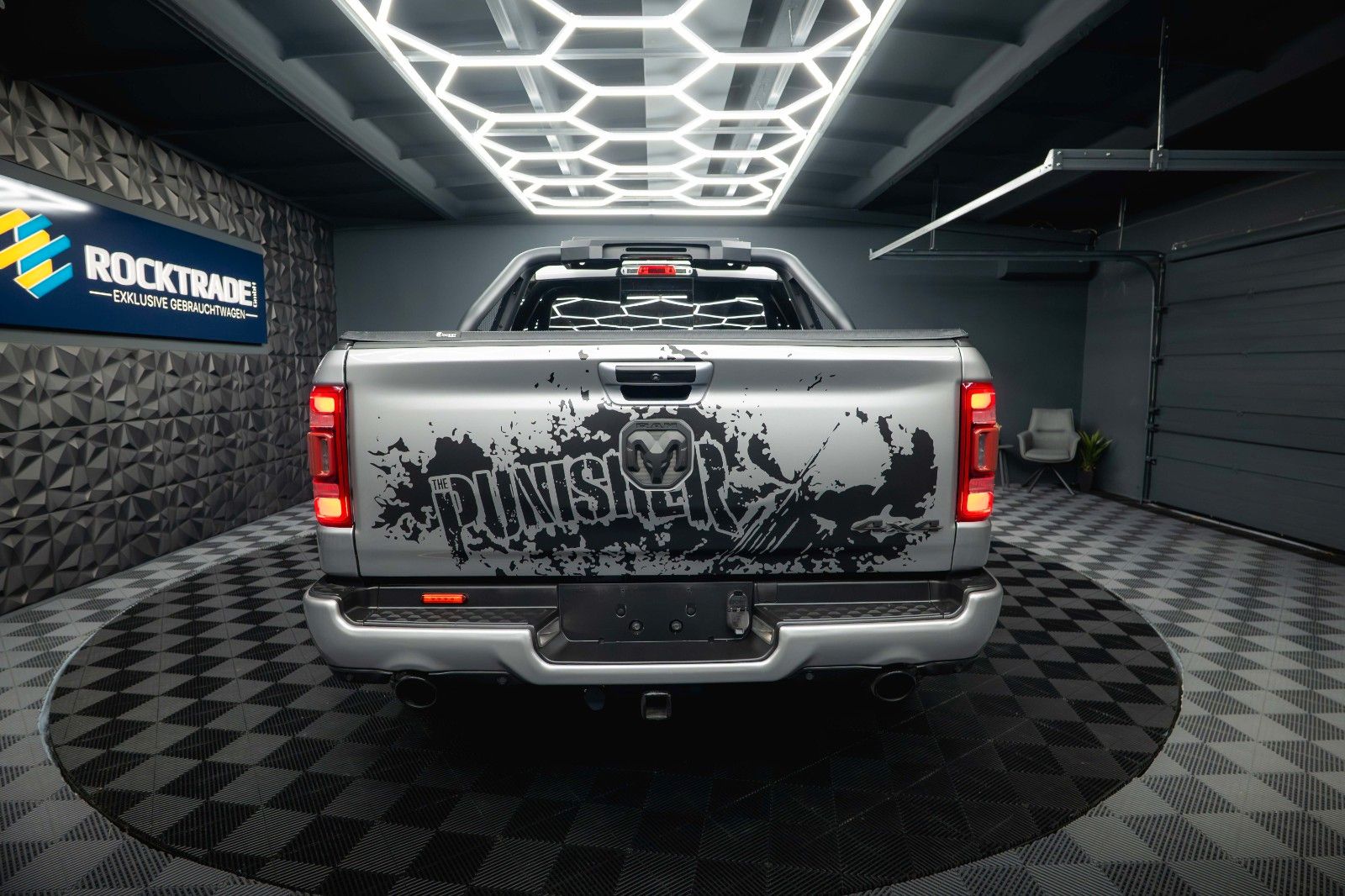 Fahrzeugabbildung Dodge RAM 5.7 V8 HEMI 4x4 LARAMIE PUNISHER *Pano*LED*