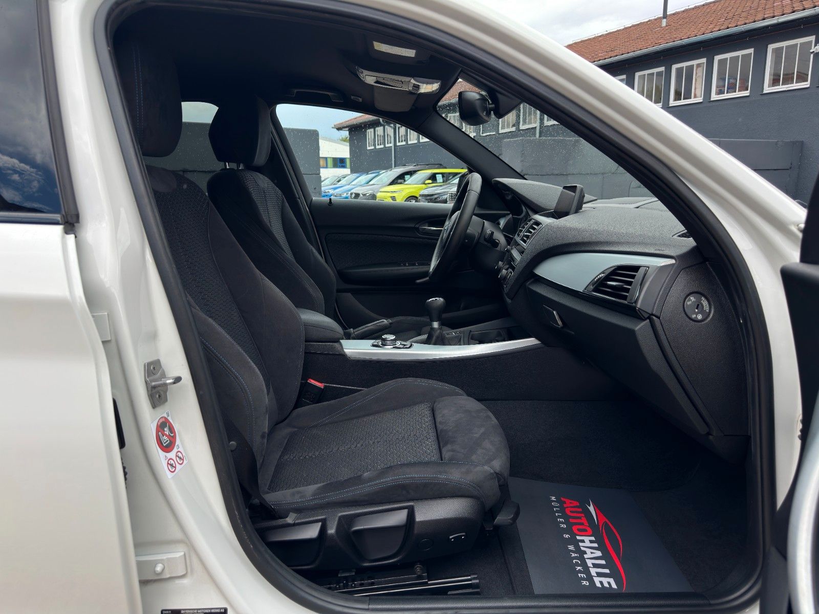 Fahrzeugabbildung BMW M140i Aero REMUS HIFI PDC KZG Keyless Alcantara