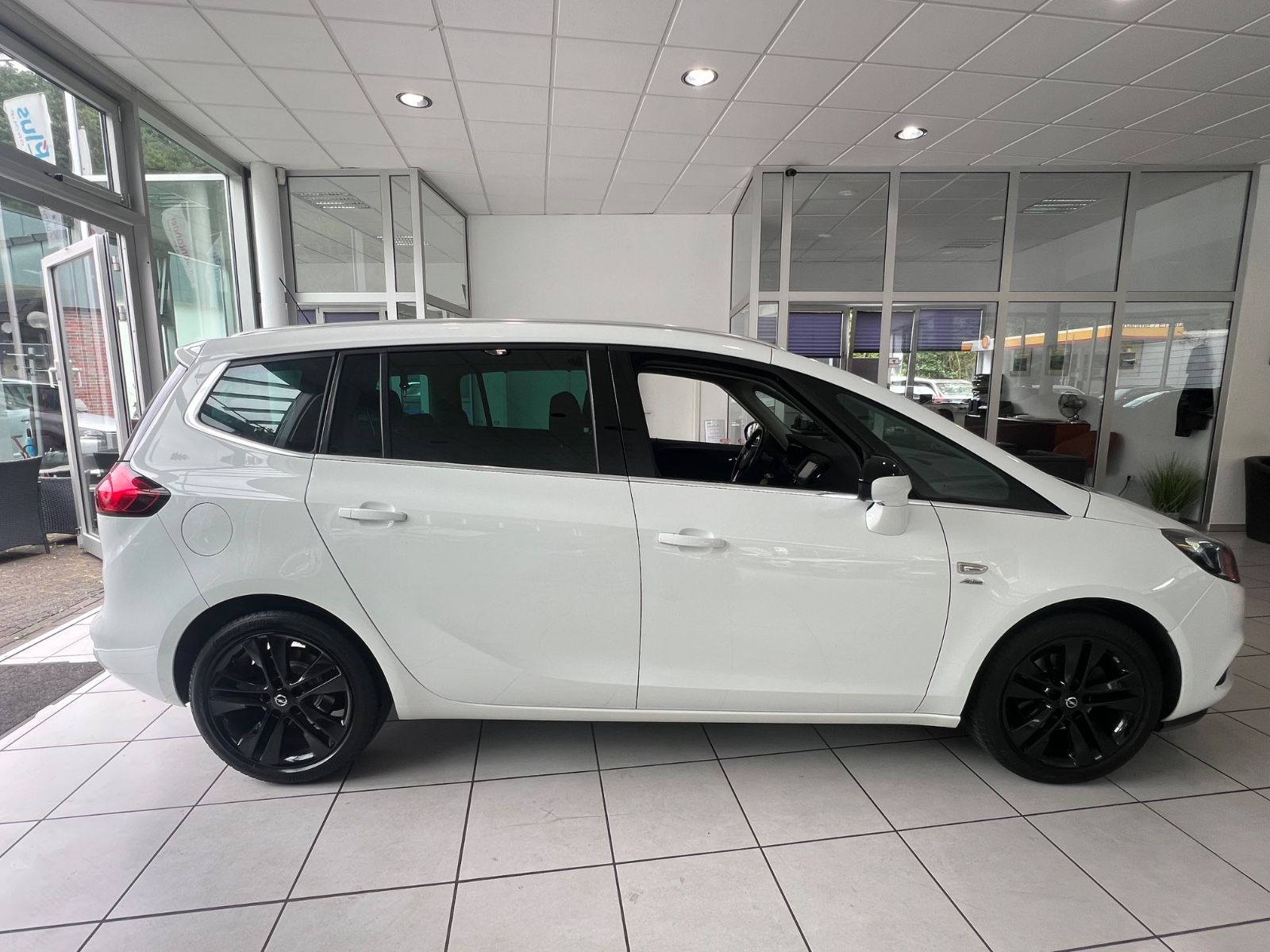 Fahrzeugabbildung Opel Zafira C Active * 7.SITZER * AUTOMATIK *