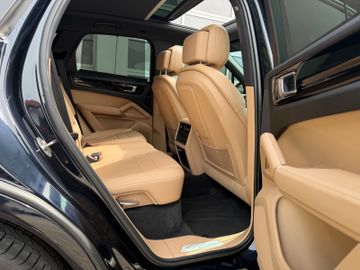 Porsche Cayenne - 11
