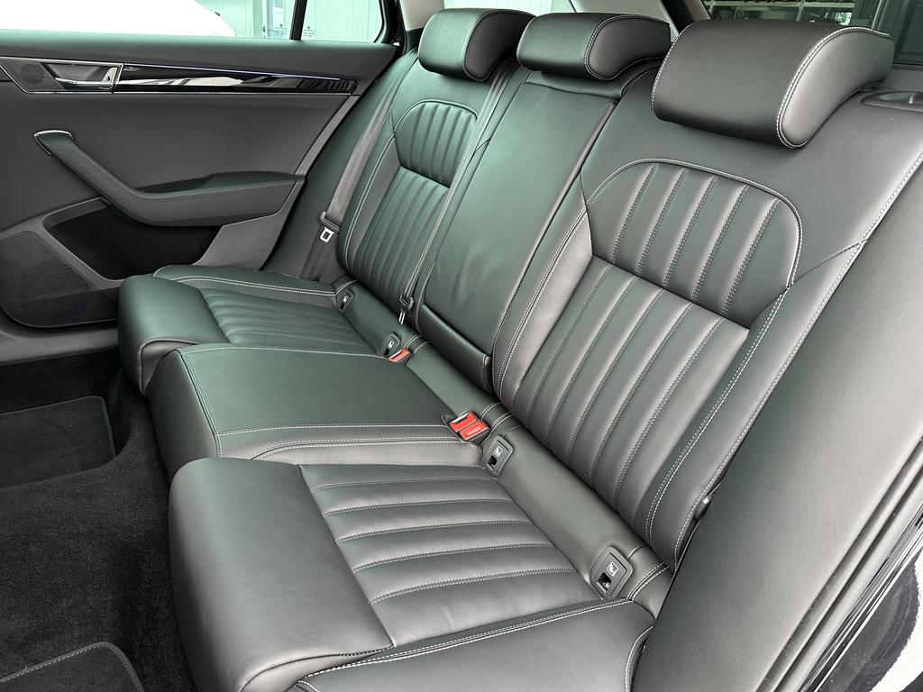 Skoda Superb 2023 г. Чёрный, пробег 59750 км