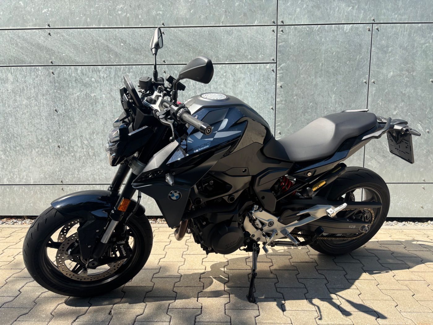 Fahrzeugabbildung BMW F 900 R Triple Black 2 Pakete