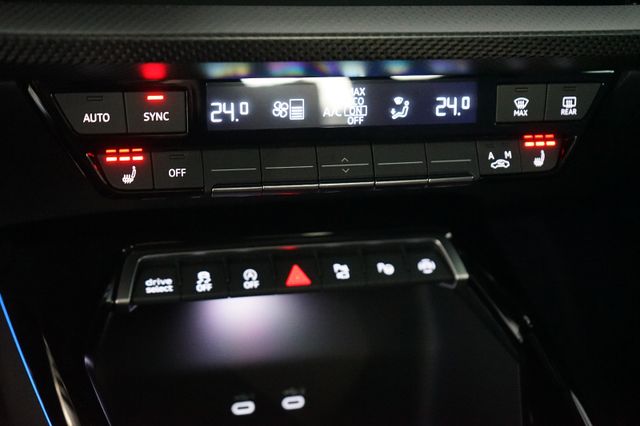 Audi RS3 Sportback | Schalensitze | Pano | SOFORT Audi RS3 Sportback | Schalensitze | Pano | SOFORT