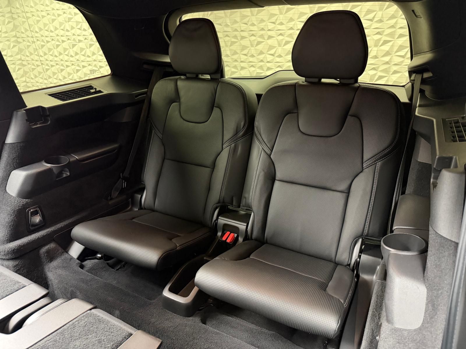 Fahrzeugabbildung Volvo XC90 B5PLUS 7-SITZE/AWD/PANO/H&K/ACC/360°/AHK/CA