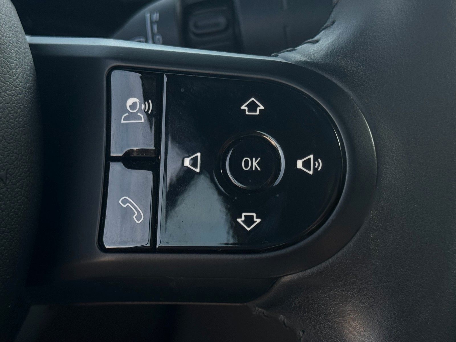 Fahrzeugabbildung MINI Cooper Cabrio Autom. Essential Trim Temp PDC SHZ