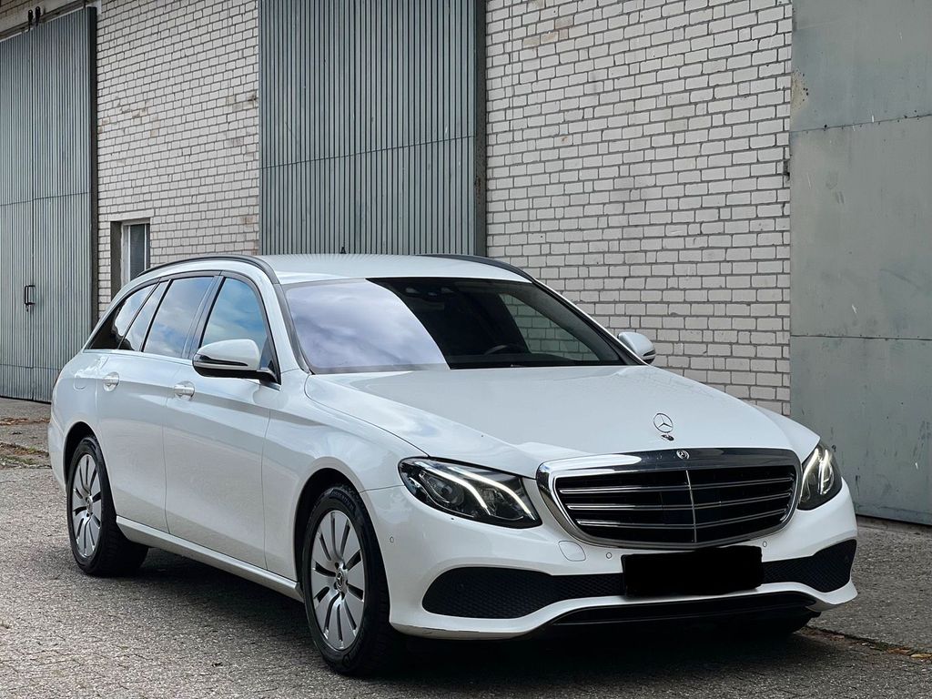 Image of Mercedes-Benz E 200