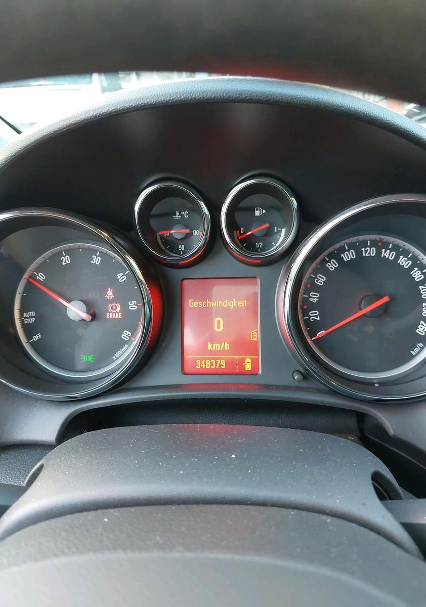 Opel Astra 2011 — photo 13