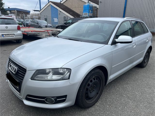 Audi A3 Sportback 1.6 TDI Climatronic Sitzheizung Alu