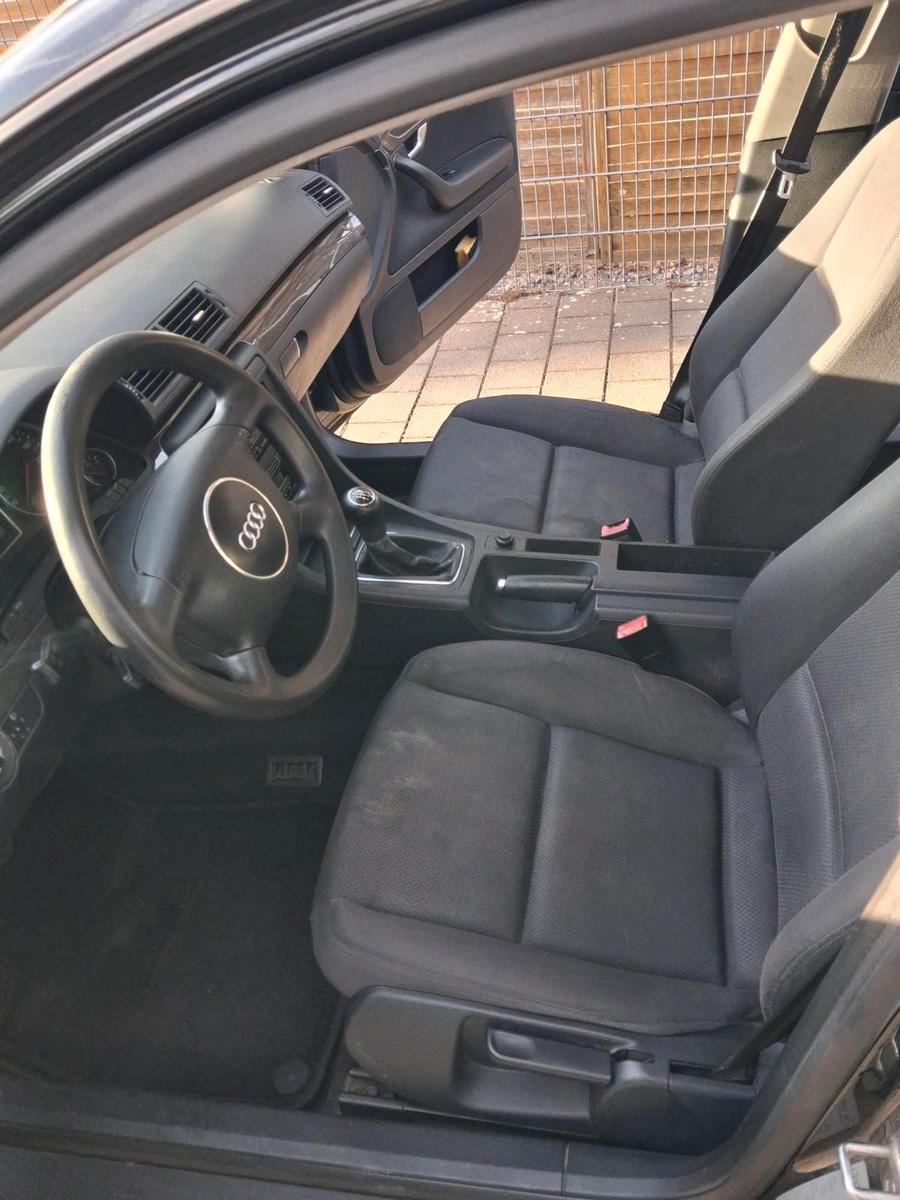 Audi A4 2004 — photo 6