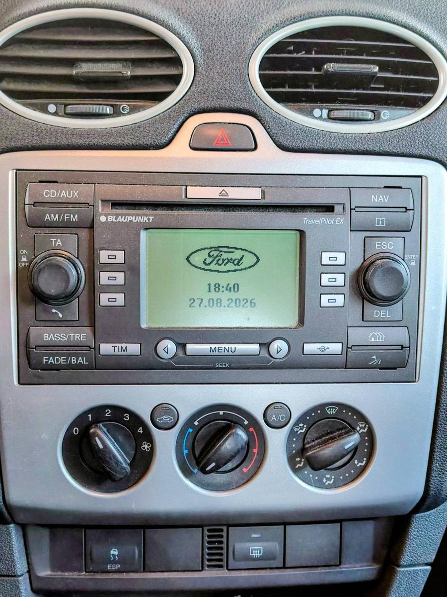 Ford Focus 2007 — interior