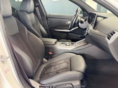 BMW 320 d M Sport /Rückfahrkamera/Carplay/AHK BMW 320 d M Sport /Rückfahrkamera/Carplay/AHK