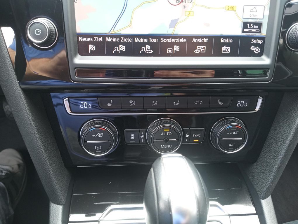 Fahrzeugabbildung Volkswagen Passat Variant Highline 1.8 TSI DSG+Standh+AHK+