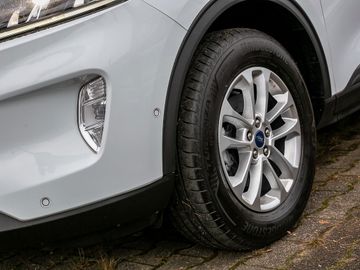 Ford Kuga 2.5 Plug-In Hybrid Titanium X Einparkassi.