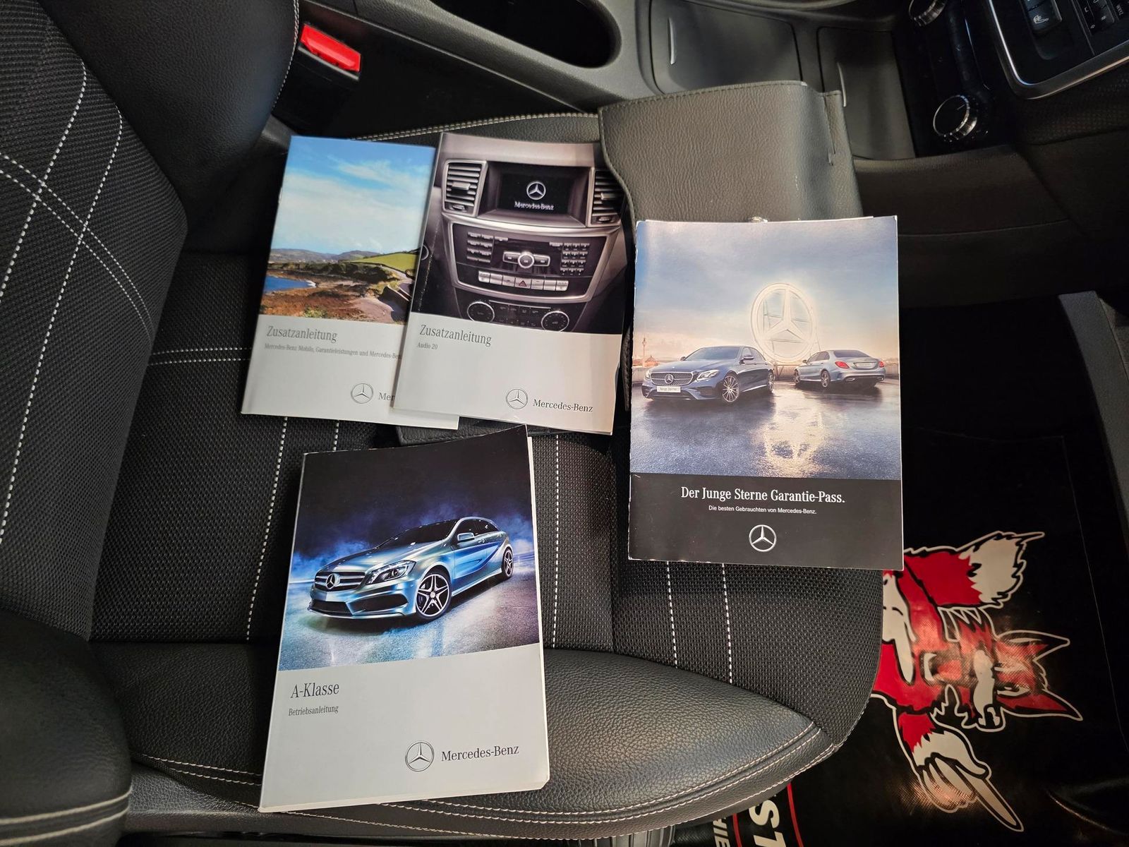 Fahrzeugabbildung Mercedes-Benz A180 Automatik /BiXenon/Navi/Teilleder/Park-As.