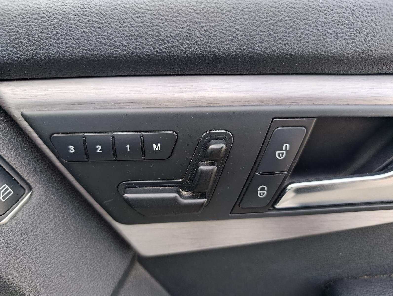 Mercedes-Benz GLK350 2011 — photo 21