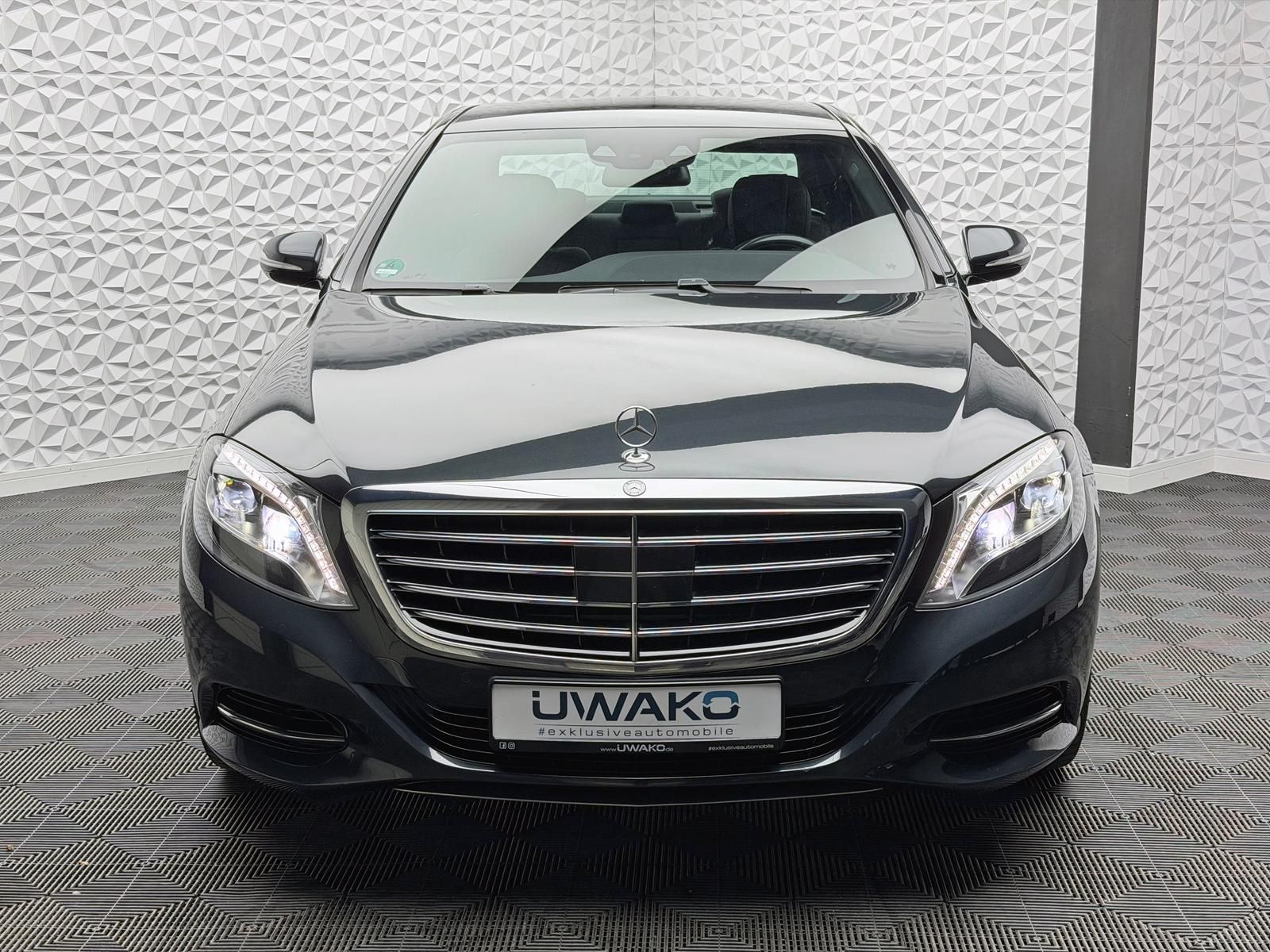 Fahrzeugabbildung Mercedes-Benz S350 3.0 CDI BLUETEC/4MATIC/DISTRO/PANO/AIRMATIC