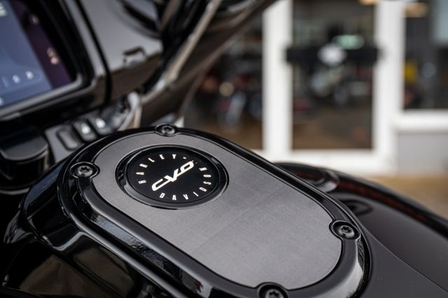 Fahrzeugabbildung Harley-Davidson CVO STREET GLIDE 117 FLHXSE MY21 - JEKILL&HYDE -