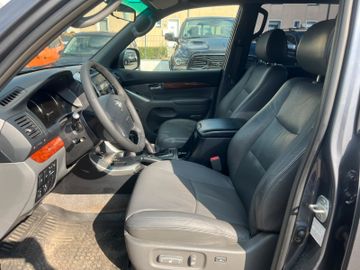 Toyota Land Cruiser - 10