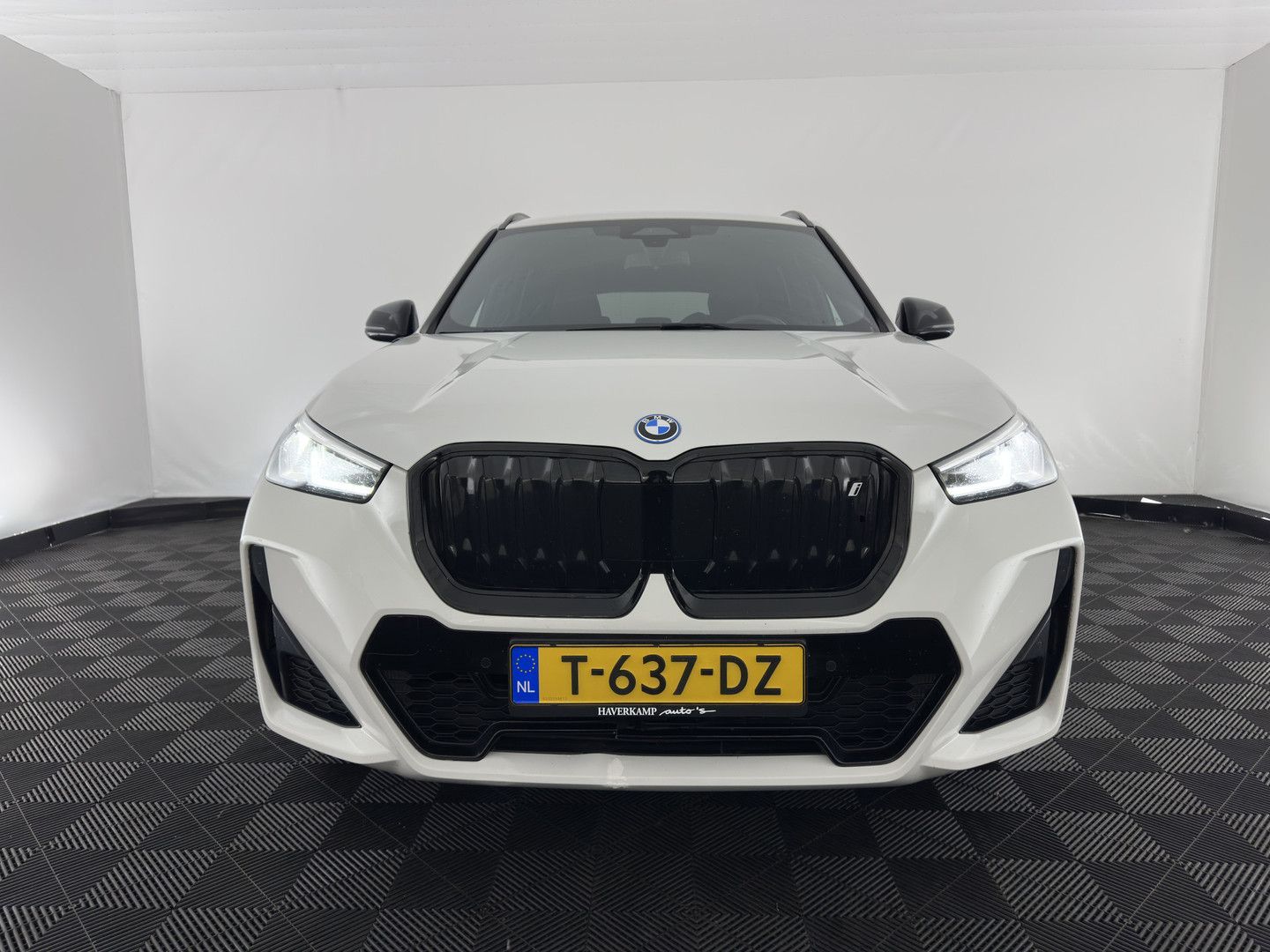 BMW iX1 xDrive30 M-Styling Launch Edition 67 kWh (3- imagem 2