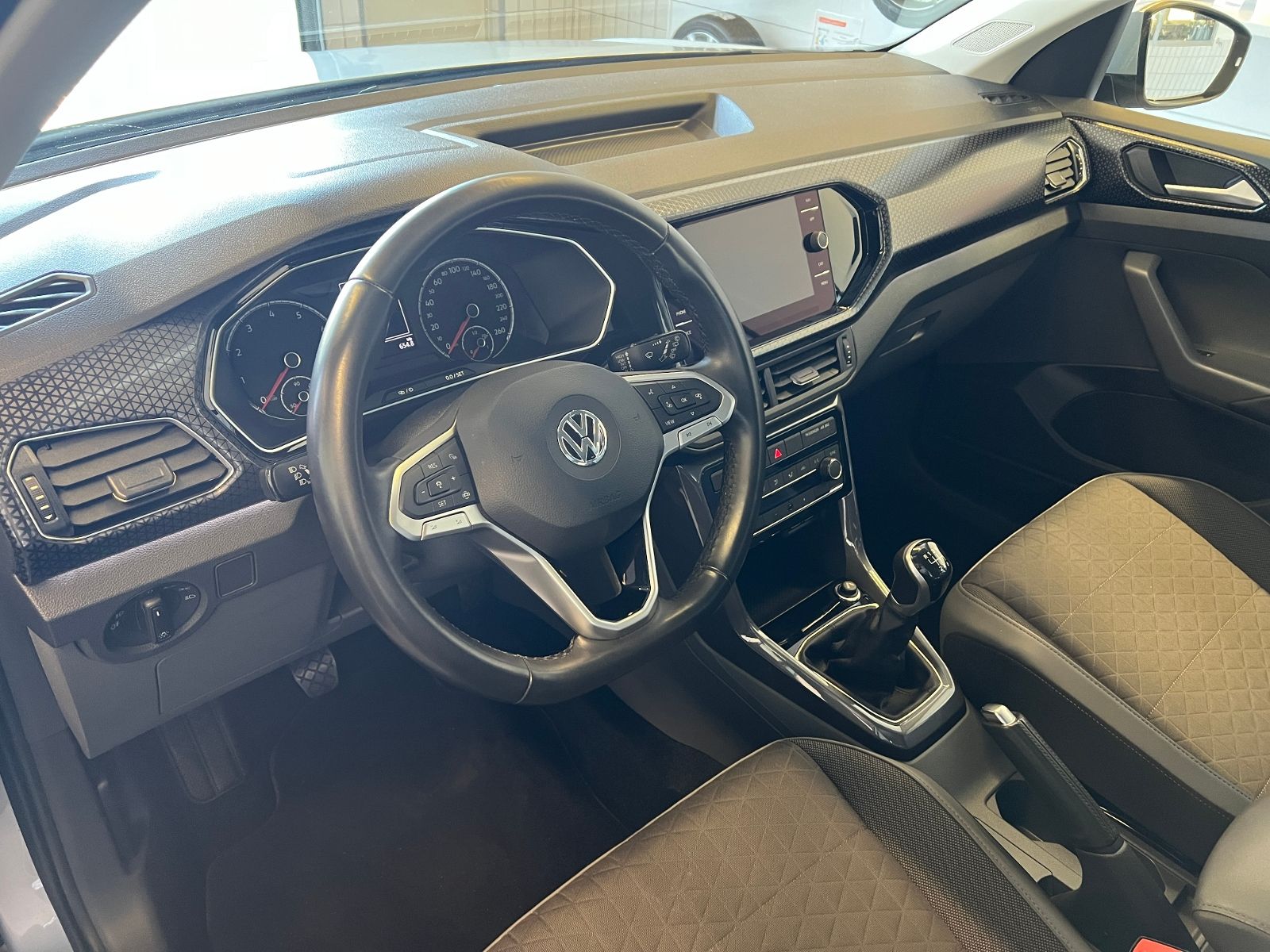 Fahrzeugabbildung Volkswagen T-Cross Style 1.0 TSI *LED, Navi, ACC, Sitzhzg.,