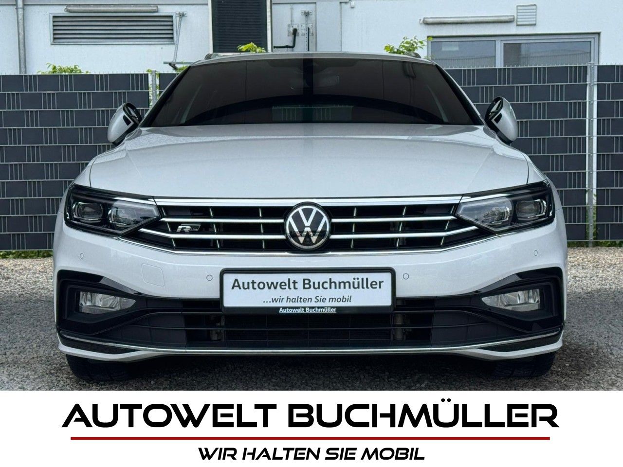 Gebrauchtwagen Volkswagen Passat Passat 2.0 TDI DSG,2xR-LINE,DCC,AHK,STANDH,LEDER in Nersingen